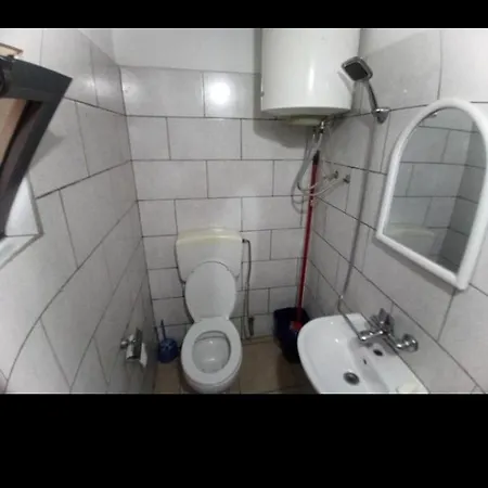 Private In House 17 Apartment *