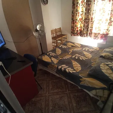Private In House 17 Apartmán Tirana